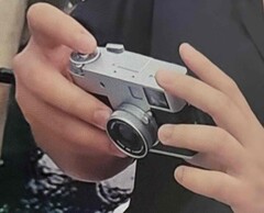 Praktyczne zdjęcie aparatu kompaktowego Fujifilm XHalf. 